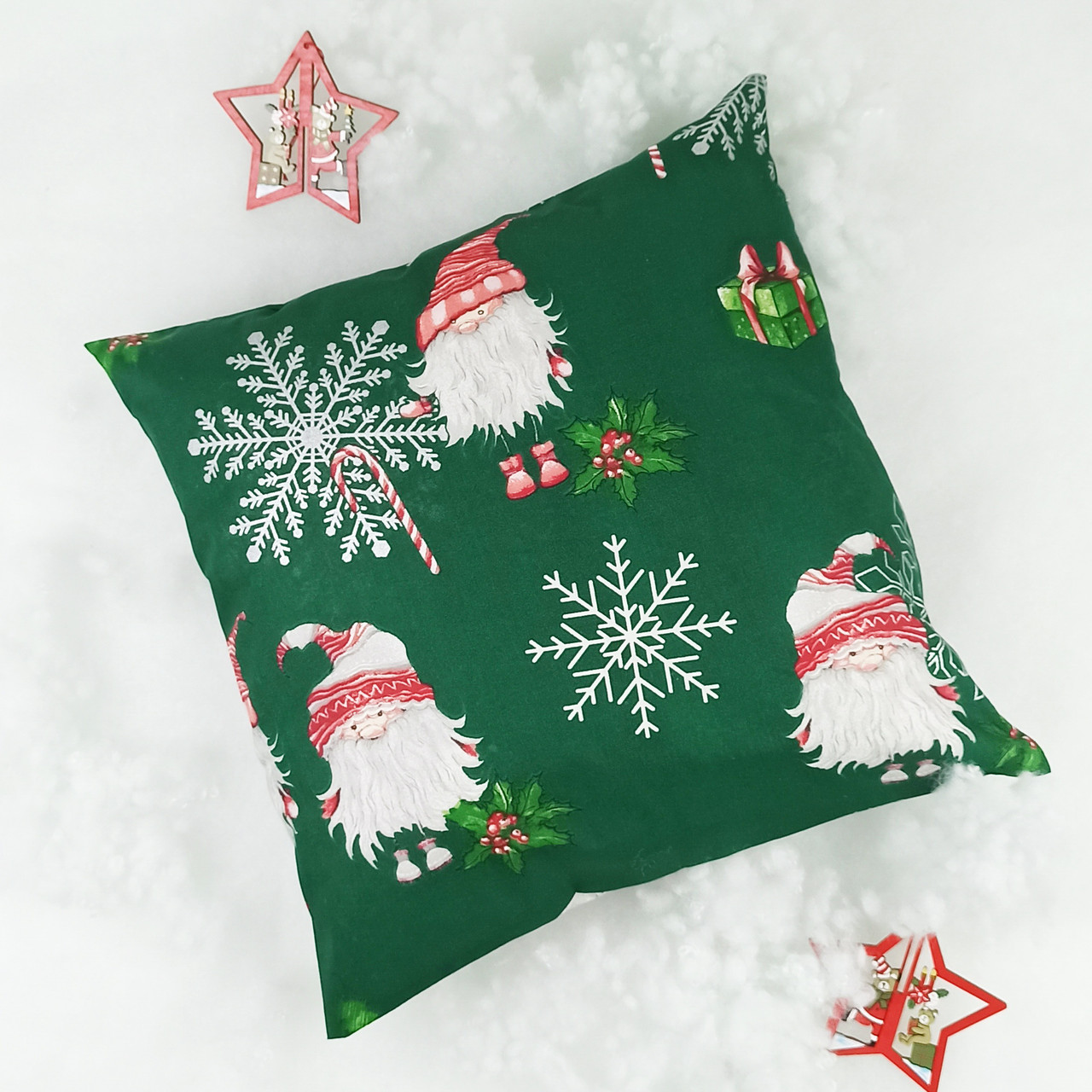Подушка, 40*40 см, новорічна, (бавовна), (гноми та сріблясті сніжинки: ягоди, посох, подарунки на зеленому)