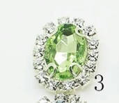 Камінь в сріблястій оправі 2*1,5 см світло-зелений