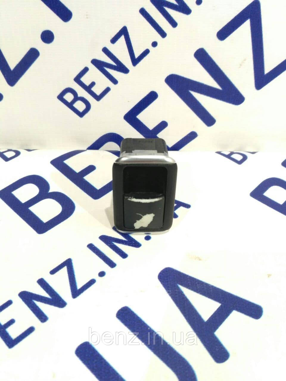 Кнопка відкриття кришки багажника Mercedes W212, W204, C218 A2129059200