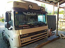 Производство и замена лобового стекла триплекс на грузовике DAF XF 105.460 в Никополе (Украина). 1
