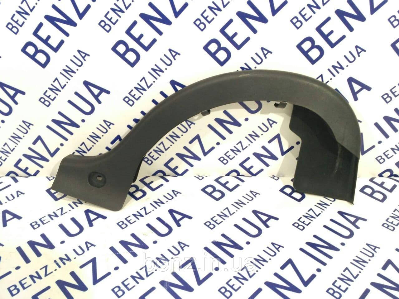 Накладка петлі кришки багажника зліва Mercedes W212 A2128210389