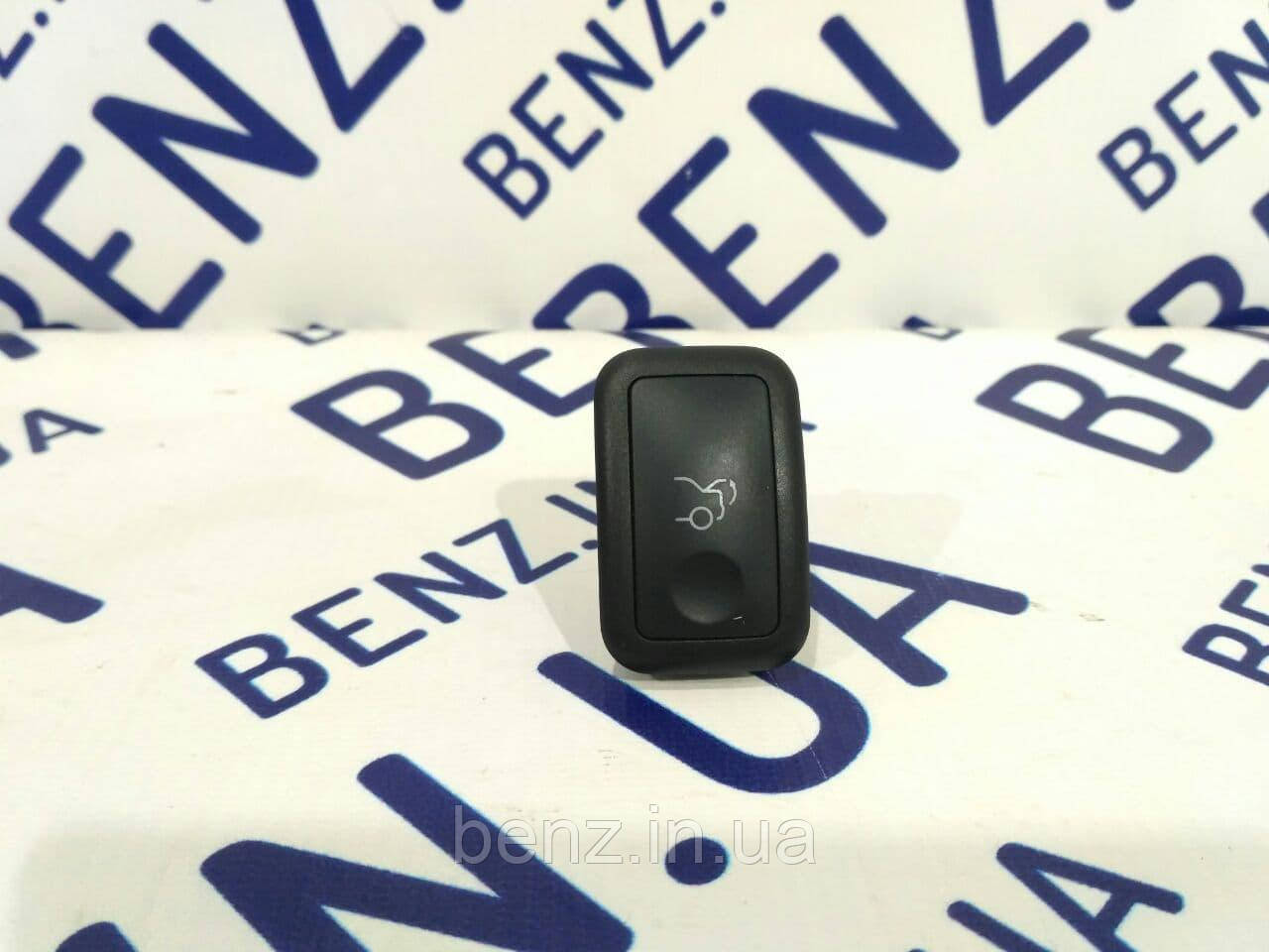 Кнопка відкриття кришки багажника Mercedes W204, S204 A2048707051, фото 1