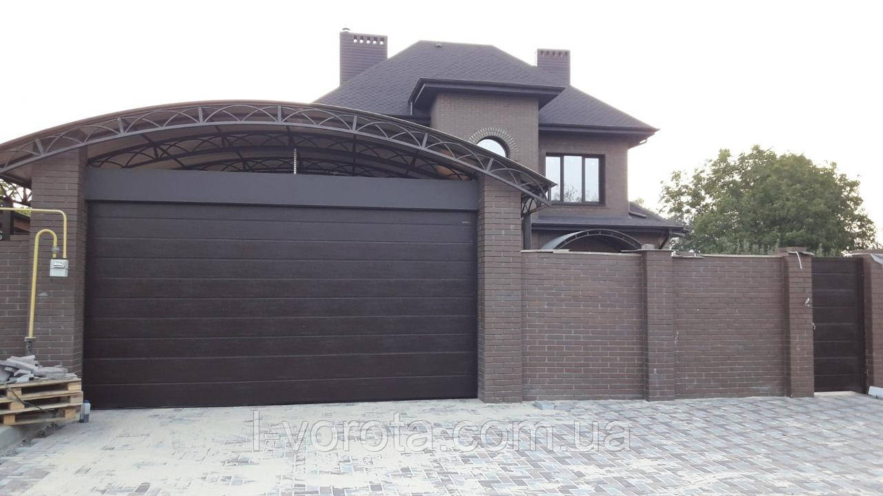 Гаражні секційні ворота  (колір венге)