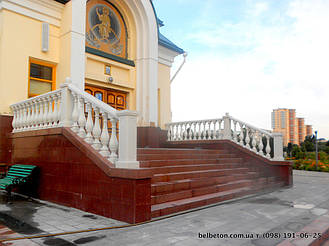 В данной работе использовалась балюстрада с балясиной B3.  мрамор из бетона, не нуждается в шпаклевке и покраске. Срок службы изделий из высокопрочного бетона по технологии СИСТРОМ не менее 20 лет под открытым небом.