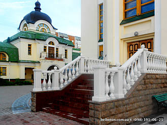 Не теряйте возможность заказать бетонную балюстраду с балясинами. Технология мрамор из бетона снимает с вас нужду ухода за данными изделиями. Наши товары не требуют покраски или шпаклевки. Гарантированный срок службы более 25 лет.