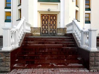 Вы можете купить у нас балюстраду, после монтажа, которой не требуется  дополнительная покраски и обработка. Наши изделия, идеально подходят для разных климатических условий, материал обладает равномерной текстурой, высокой прочностью и плотность.