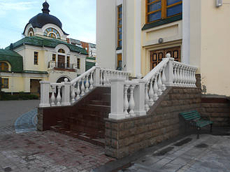 В данной работе использовалась балюстрада с балясиной B3.  мрамор из бетона, не нуждается в шпаклевке и покраске. Срок службы изделий из высокопрочного бетона по технологии СИСТРОМ не менее 20 лет под открытым небом.