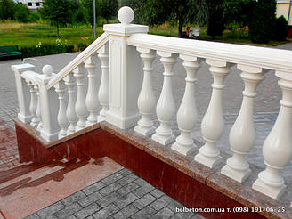 
Благодаря своей технологии мрамор из бетона, после установки балюстрада не требует каких-либо дополнительных обработок, таких как покраска или шпаклевка. Материал изделий обладает равномерной текстурой и подходит для разных климатических условий.