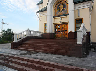 Не теряйте возможность заказать бетонную балюстраду с балясинами. Технология мрамор из бетона снимает с вас нужду ухода за данными изделиями. Наши товары не требуют покраски или шпаклевки. Гарантированный срок службы более 25 лет.
