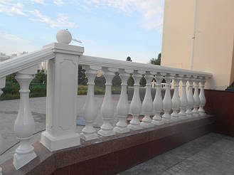 В данной работе использовалась балюстрада с балясиной B3.  мрамор из бетона, не нуждается в шпаклевке и покраске. Срок службы изделий из высокопрочного бетона по технологии СИСТРОМ не менее 20 лет под открытым небом.