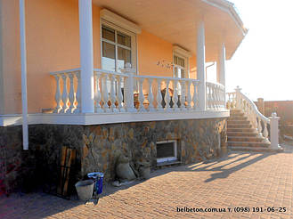 При производстве бетонных балясин и балюстрад мы всегда стремимся к тому , чтобы качество и цена соответствовали друг другу. Гарантированный срок службы наших изделий более 25 лет. Наши балясины и балюстрады обладают высокой прочностью и плотность.