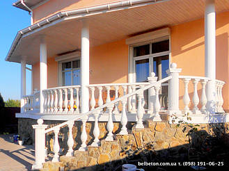 У нас Вы можете заказать балюстраду выполненную по технологии мрамор из бетона. Наши изделия имеют идеальную глянцевую поверхность под мрамор и не нуждаются в покраске и дополнительной обработке.