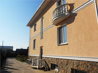 Благодаря своей технологии мрамор из бетона, после установки балюстрада не требует каких-либо дополнительных обработок, таких как покраска или шпаклевка. Материал изделий обладает равномерной текстурой и подходит для разных климатических условий.
