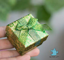 Подарункова коробочка картонна "Зелені троянди". Розмір 4.5*4.5 см