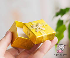 Подарункова коробочка картонна "Золотий блиск". Розмір 4*4 см