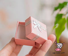 Подарункова коробочка картонна "Рожева ніжність". Розмір 4*4 см