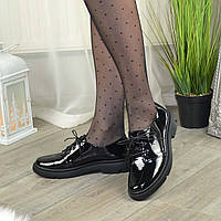 Туфли женские лаковые на шнуровке, низкий ход. Цвет черный