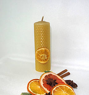Свічка з бджолиного воску ручної роботи декоративна "Апельсинчик"