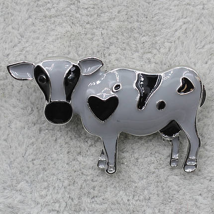Брошка металева срібляста Корова покрита кольоровою емаллю розмір виробу 38 х 22 мм, фото 1