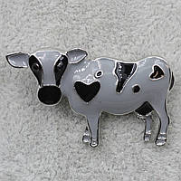 Брошка металева срібляста Корова покрита кольоровою емаллю розмір виробу 38 х 22 мм