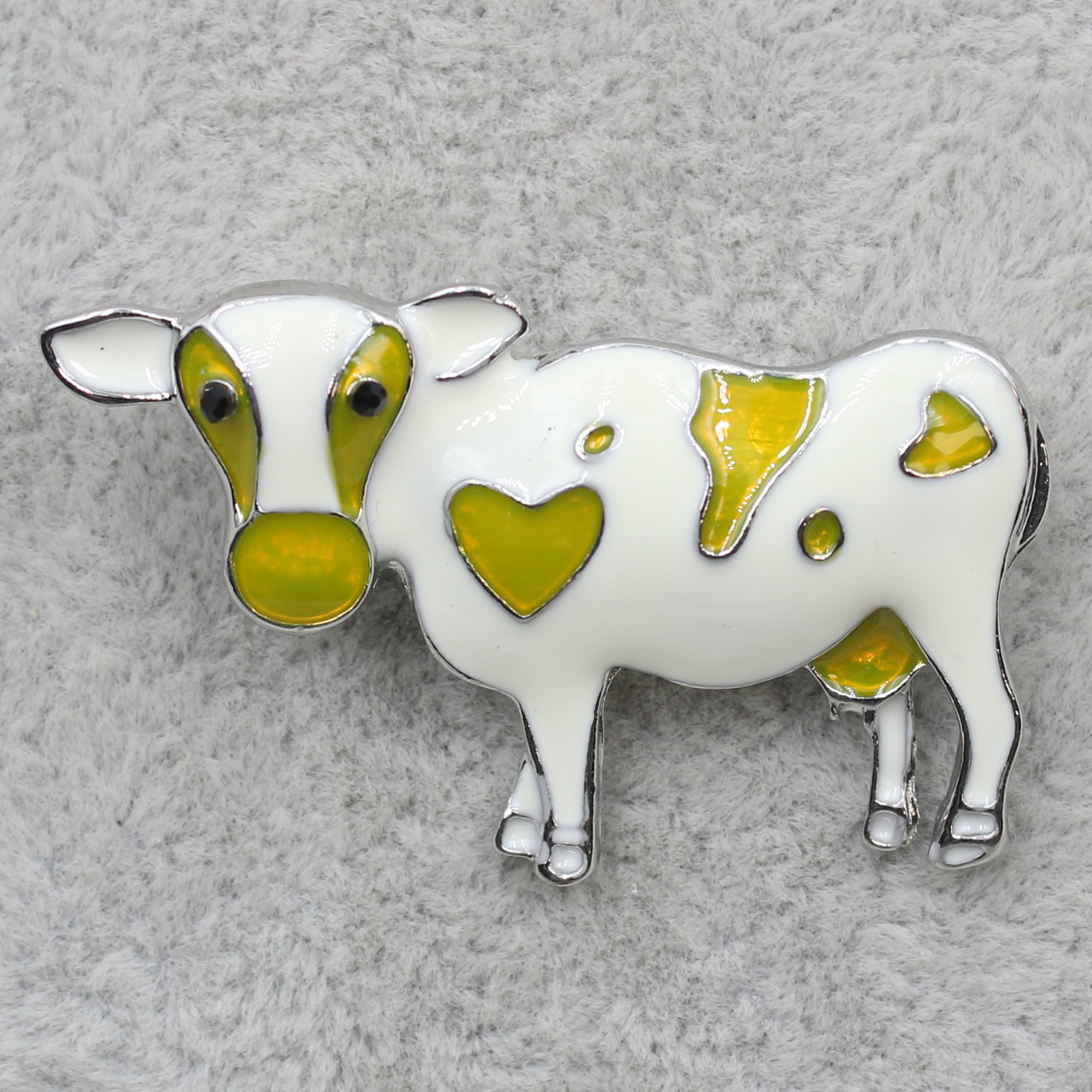 Брошка металева срібляста Корова покрита кольоровою емаллю розмір виробу 38 х 22 мм