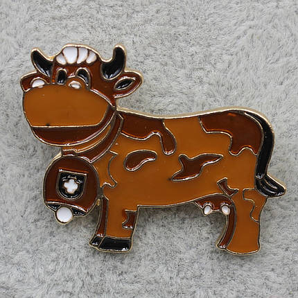 Брошка металева золотиста Корова покрита коричневою емаллю розмір виробу 33 х 28 мм, фото 1
