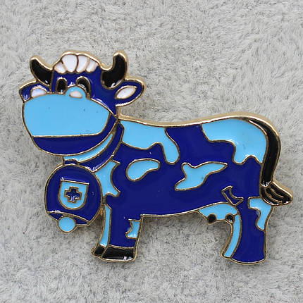 Брошка металева золотиста Корова покрита блакитно-синею, розмір виробу 33 х 28 мм, фото 1