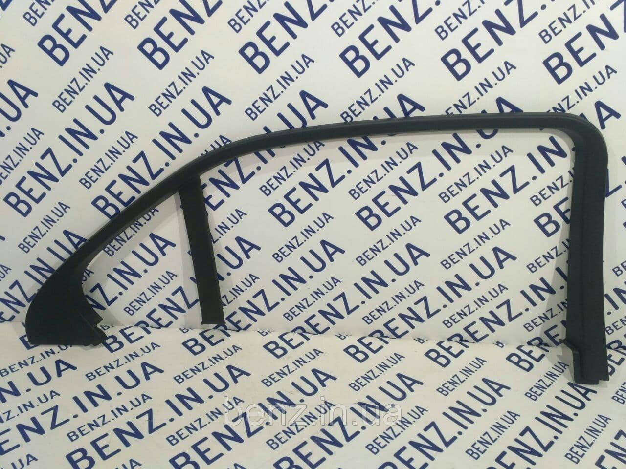 Накладка рамки вікна задніх лівих дверей Mercedes W212 A2127350171