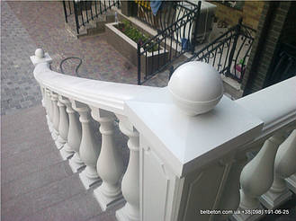Благодаря своей технологии мрамор из бетона, после установки балюстрада не требует каких-либо дополнительных обработок, таких как покраска или шпаклевка. Материал изделий обладает равномерной текстурой и подходит для разных климатических условий.