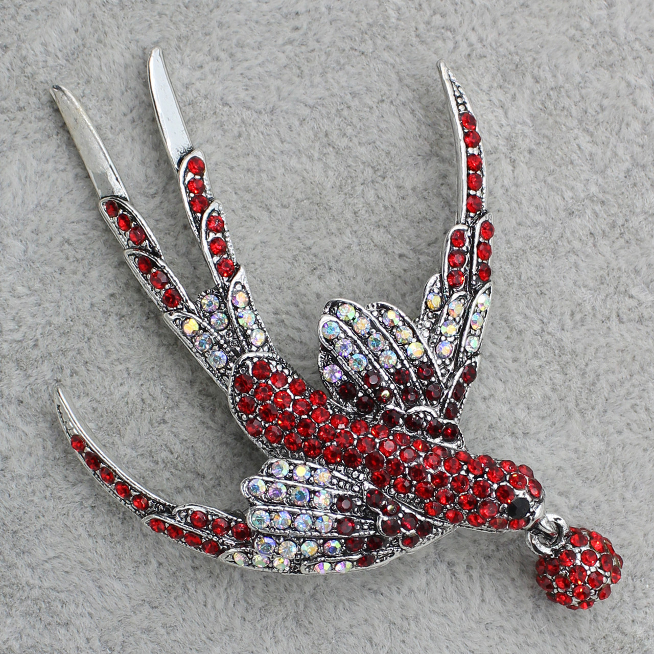 Брошка металева на сріблястій основі ластівка з кольоровими камінчиками без висувки розмір виробу 65х55 мм