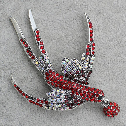 Брошка металева на сріблястій основі ластівка з кольоровими камінчиками без висувки розмір виробу 65х55 мм, фото 1