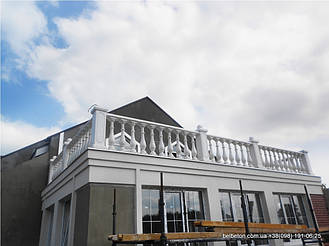 Благодаря своей технологии мрамор из бетона, после установки балюстрада не требует каких-либо дополнительных 

обработок, таких как покраска или шпаклевка. Материал изделий обладает равномерной текстурой и подходит для разных 

климатических усло