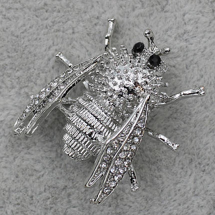 Брошка металева у формі шмелю сріблястого кольору з чорними стразами розмір виробу 35х30 мм, фото 2