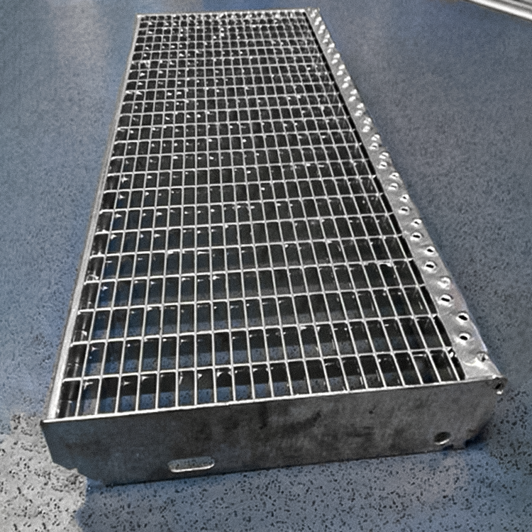 Пресована сходинка з отвором SCHZX30x30/20x1,5/1200x305