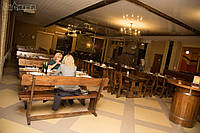 Дерев'яні меблі для ресторанів, барів, кафе в Очакові від виробника