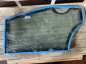 Скло правих дверей JCB 3CX 827/80473, 827/80144 4CX