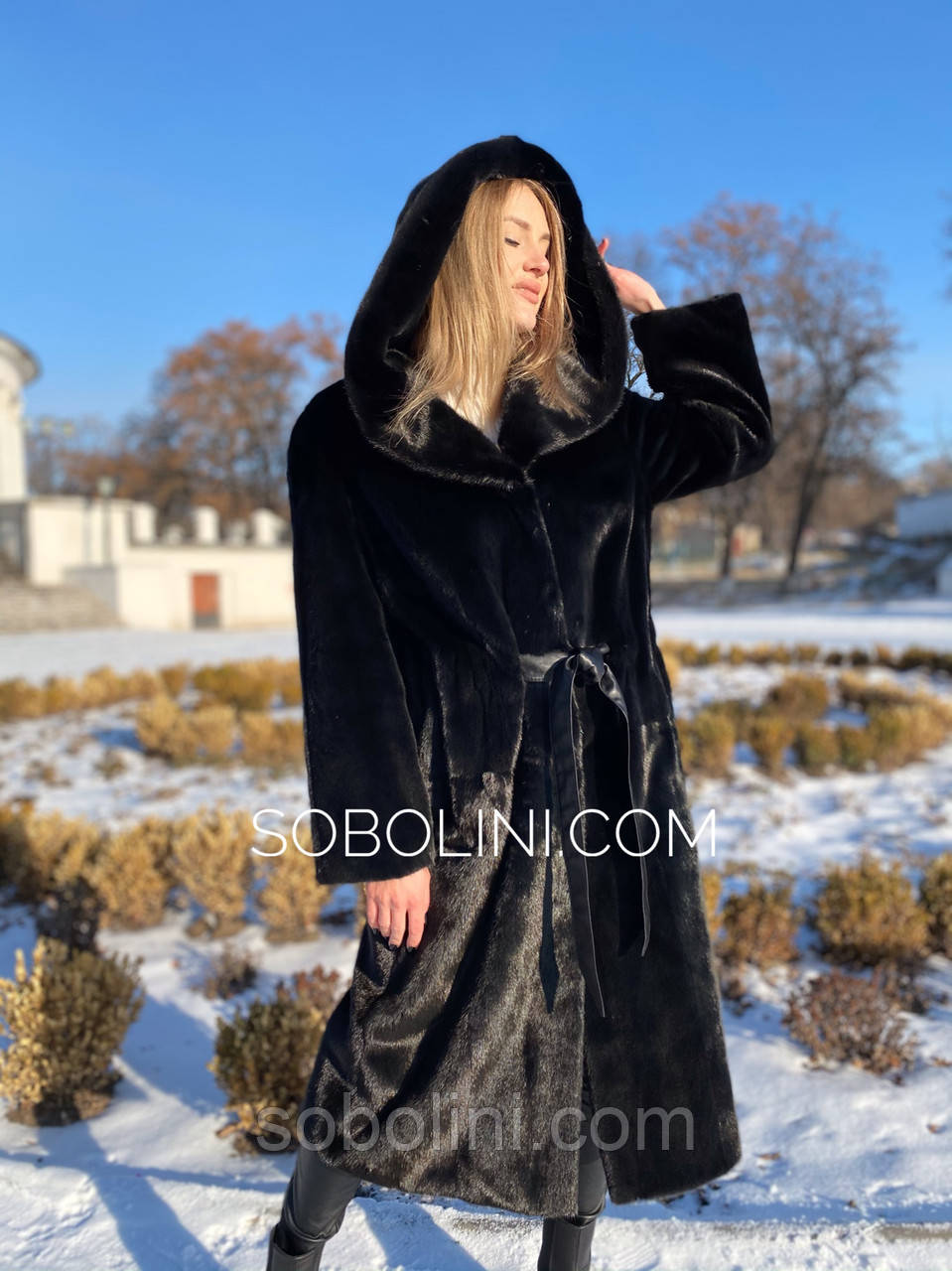 Шуба з норки велюровою з капюшоном