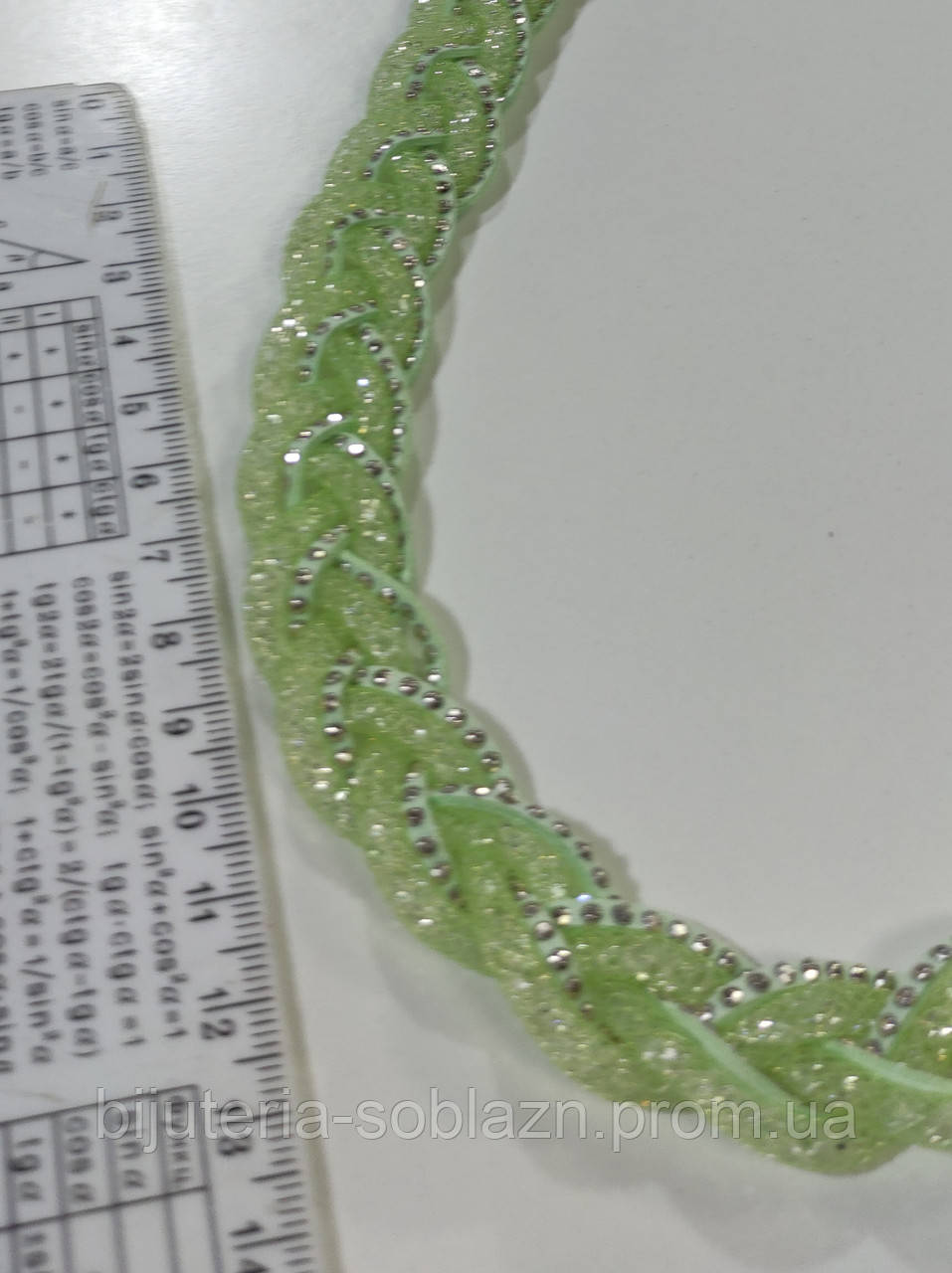 Зелёная подвеска колье на шею плетение текстиль нейлоновая сетка наполнение белые стразы магнитный замок - фото 3 - id-p505522972