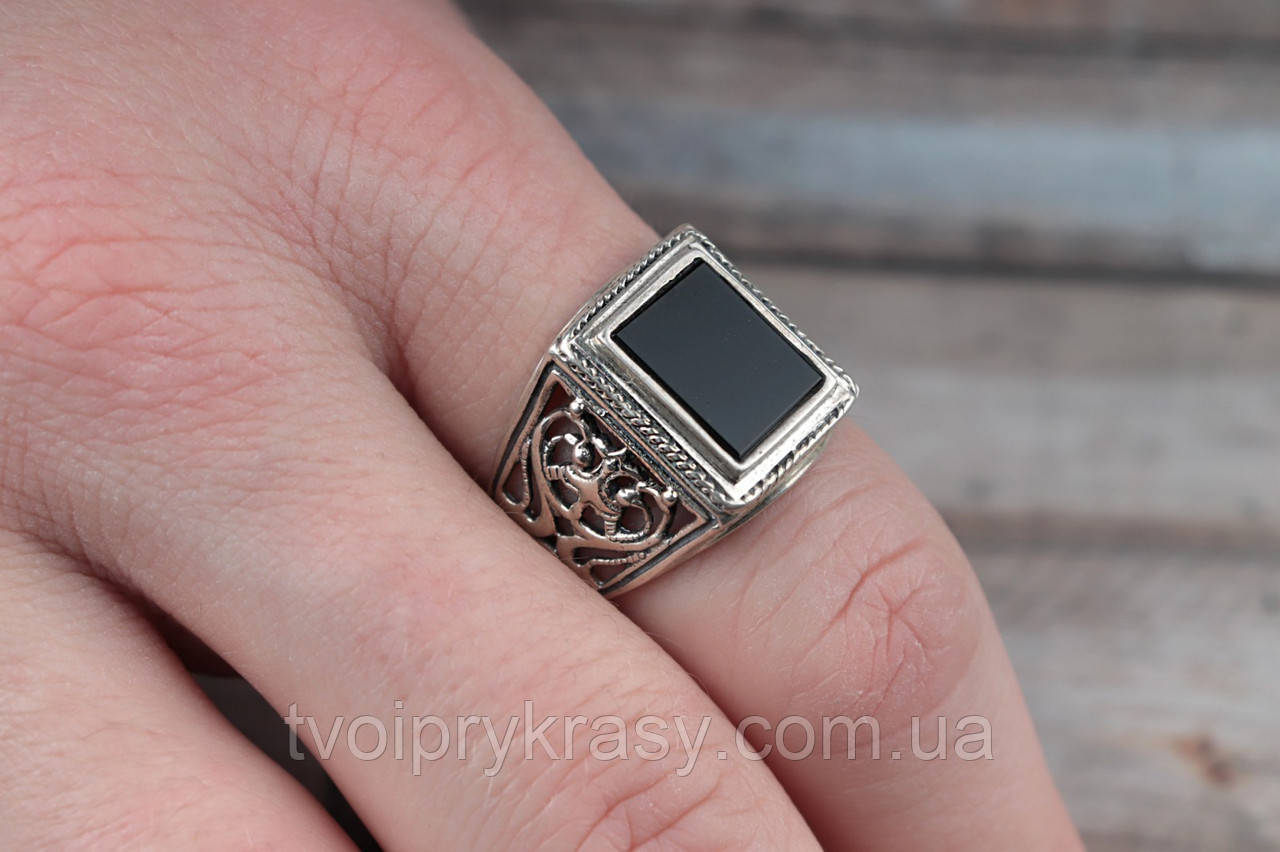 Срібне кільце 925° з оніксом.