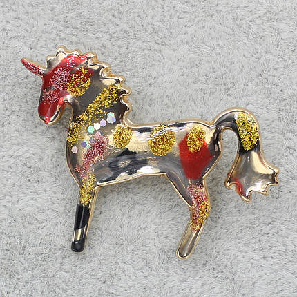 Брошка металева золотиста Єдиноріг покрита різнобарвними візерунками розмір виробу  45х35 мм, фото 2