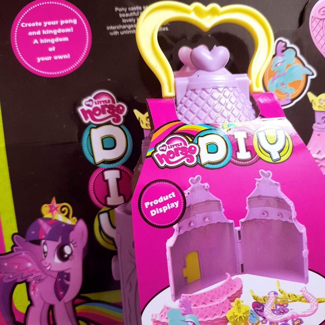 Поні Іскоркп у замку Pony з аксесуарами Поняшки Подарунок для дівчинки Конячка в будиночку