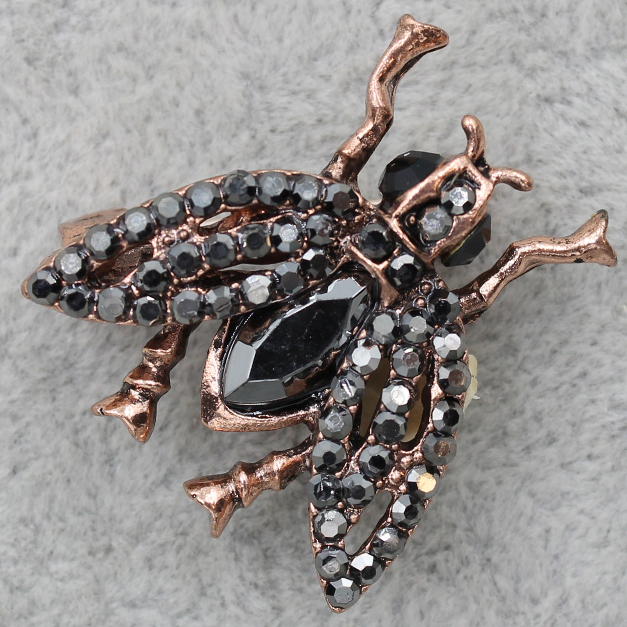 Брошка на бронзовій основі муха з інкрустованими чорними кристалами розмір виробу 30х25 мм