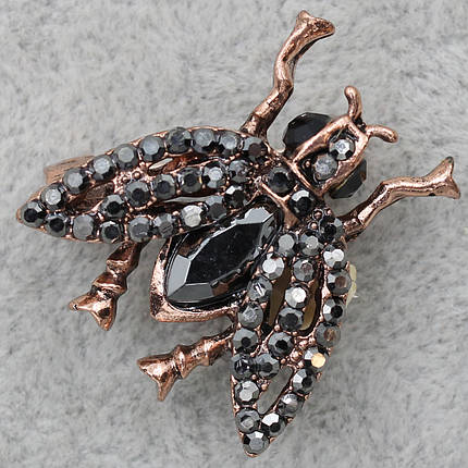 Брошка на бронзовій основі муха з інкрустованими чорними кристалами розмір виробу 30х25 мм, фото 1
