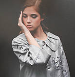 Бавовняний плащ міні з сріблястою просоченням і рослинним принтом Cattonade, фото 4