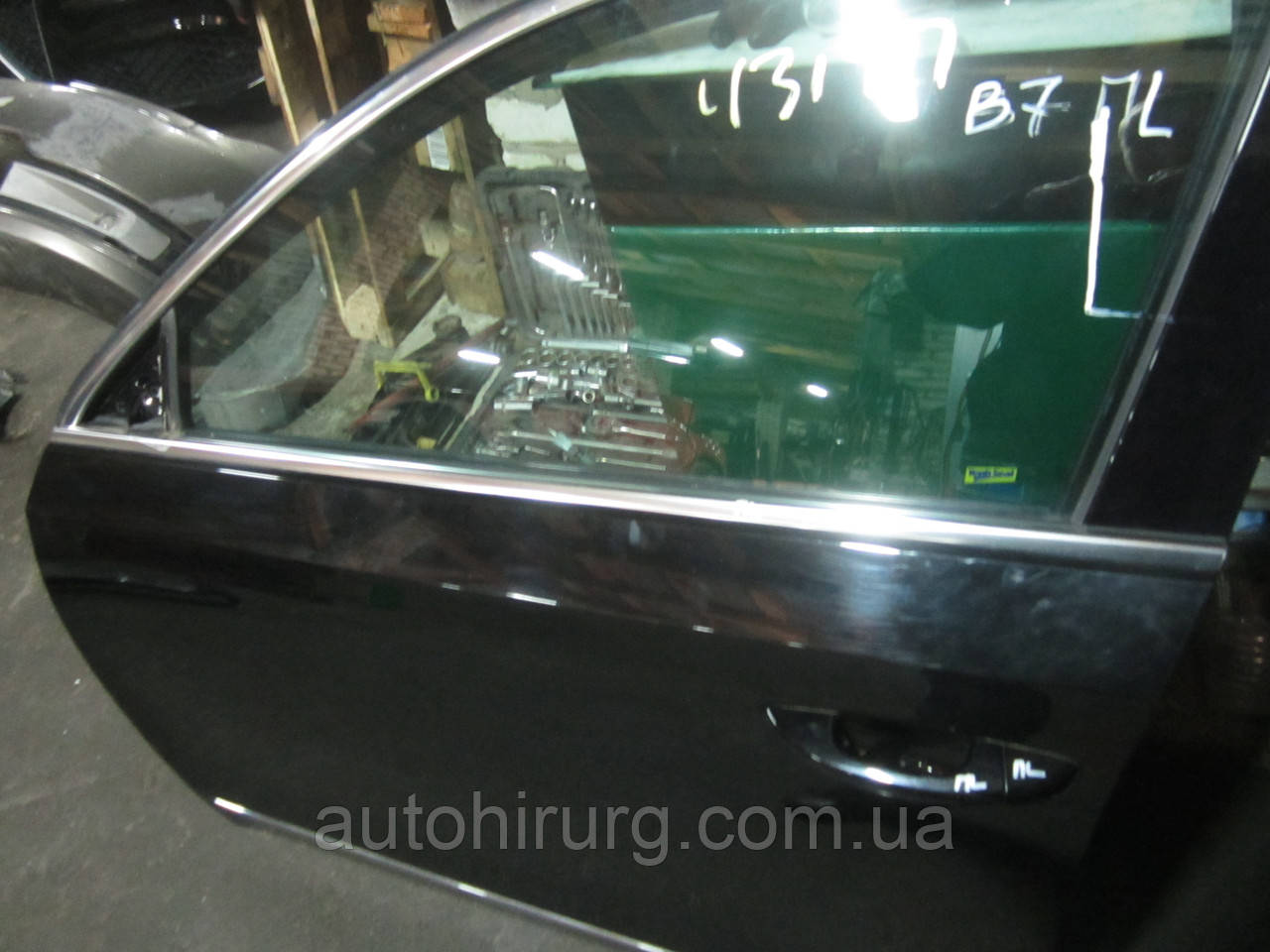 Молдинг під скло передніх лівих дверей Volkswagen Passat B7 USA