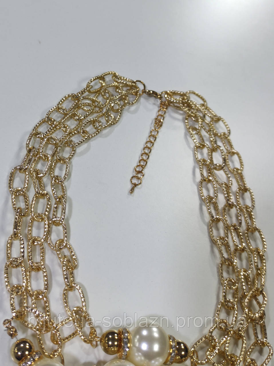Золотистое жемчужное украшение на шею подвеска бусы на шею с крупным белым жемчугом бусинами - фото 6 - id-p255223563