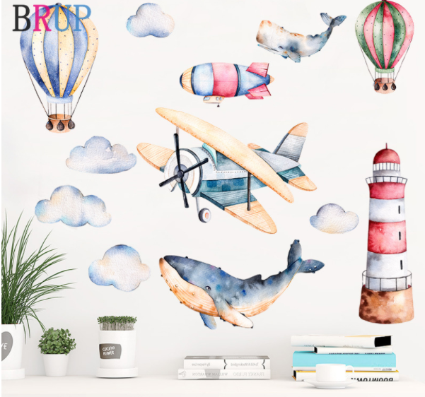 Наклейка на стіну в детсад, у дитячу кімнату "Літак у хмарах, повітряні кулі" 80 см*90 см (листа 50*70 см)