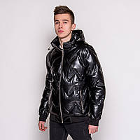 Чоловіча зимова куртка, чорного кольору.