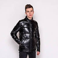 Чоловіча зимова куртка, чорного кольору.