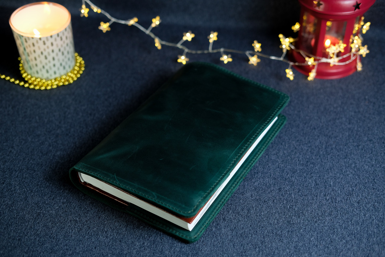 Обкладинка з пеналом для щоденника формату А5 "Модель №16" з натуральної шкіри колір Зелений